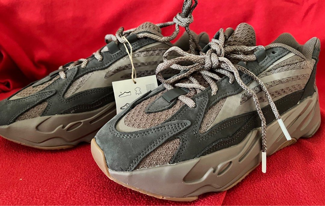 yeezy boost 700 v2 mauve