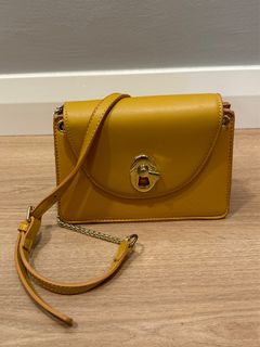 (Category: ) located in . Submitted by gorjess_preloved (Listing ID 1323504129, Image 1). Description: .