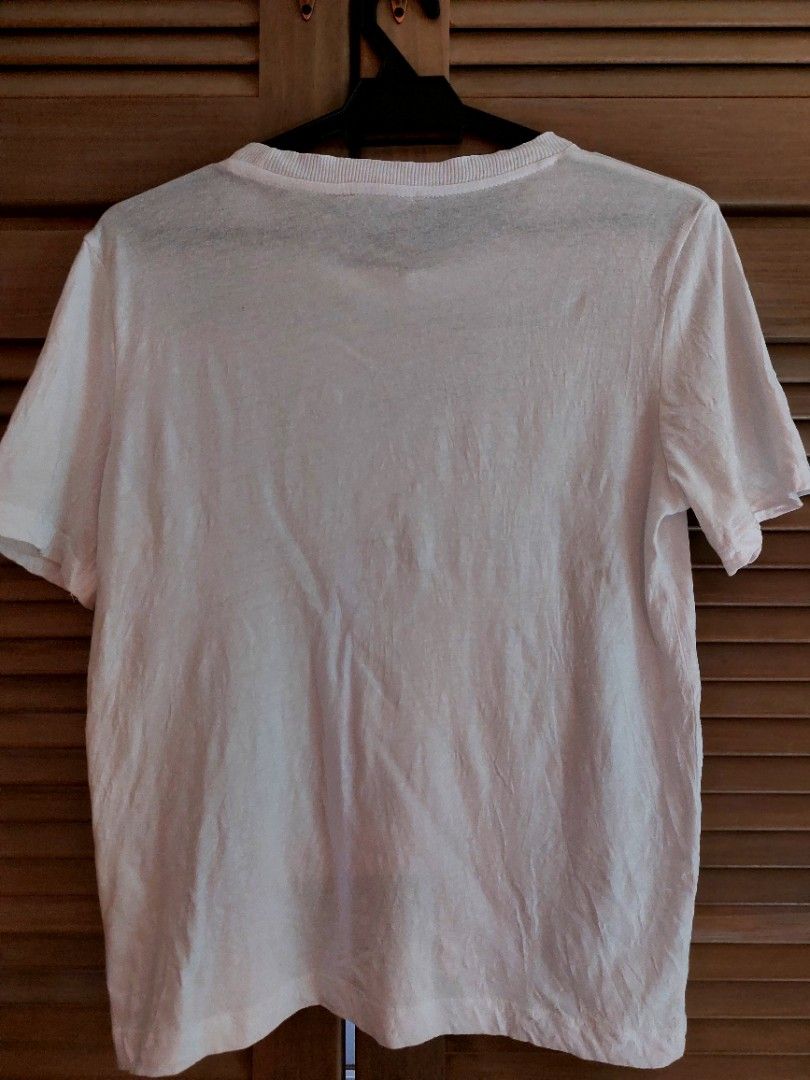 Zara Basic TShirt (Category: Shirts) located in Kuala Lumpur. Submitted by strawberrycloset (Listing ID 1323461960, Image 2). Description: Like New Light and comfy material Suitable for size M to small L.