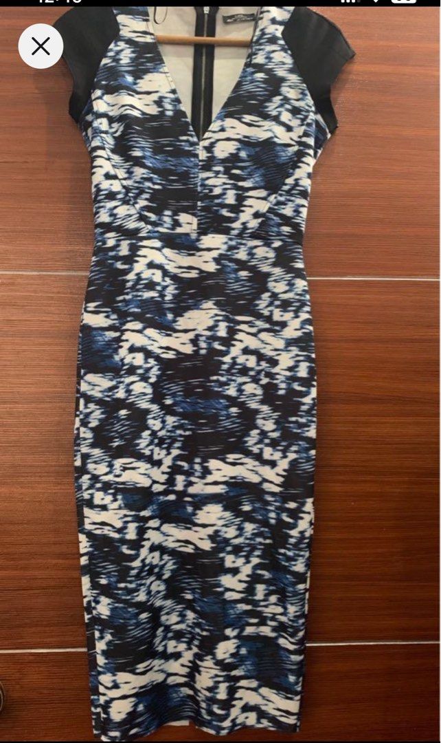 Zara Bodycon Maxi Dress (Category: Dresses) located in Quezon City. Submitted by peachyps (Listing ID 1323498399, Image 1). Description: Deep- neck and body hugging. Very flattering when worn. Only used twice. .