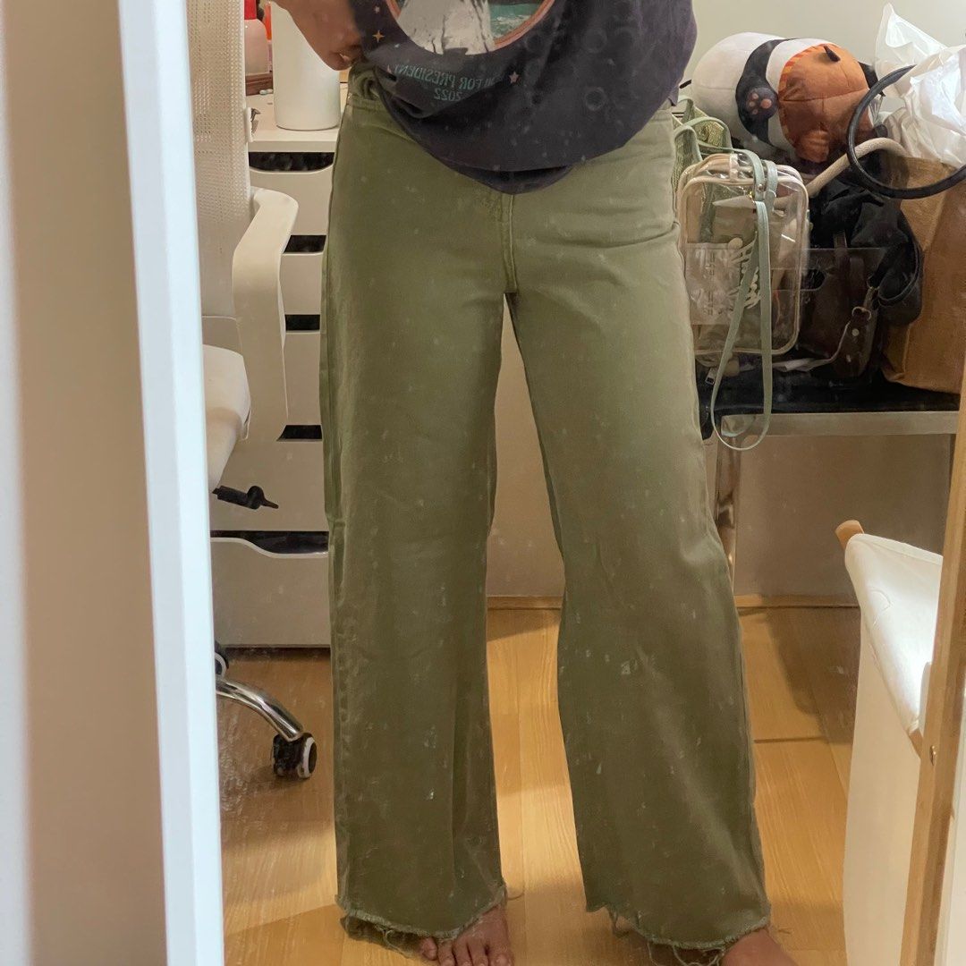 Zara Olive Green Jeans (Category: Jeans) located in Manila. Submitted by declutter_with_m3 (Listing ID 1323476119, Image 1). Description: Really good pair the button just fell off but I still have it and will send together with the jeans Rfs: decluttering and lazy to get it fixed GCASH/BDO.