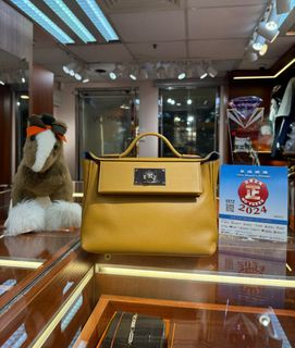 （分類：）位於 。 由 360_Luxury 提交（商品編號 1269559568，圖片 1）。簡介： 。