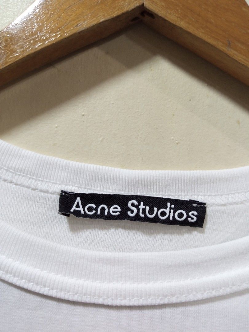 Acne Studios White tee, shirt , tshirt, tees , shirts , lux tee, Branded shirt , ukay tee (Category: Tshirts & Polo Shirts ) located in Navotas City. Submitted by ronaldesto77692 (Listing ID 1328325702, Image 2). Description: 📌Sale! Basahin po ng mabuti! 📌NOTE: Pls. txt or Chat sa Messenger/FB, minsan kasi di ko mareplyan or mabasa po agad ung mga chat dito because of the Quota.. this my details.. ☑️ FB /Messenger: Red E Viojan ✴️ Acne Studios 