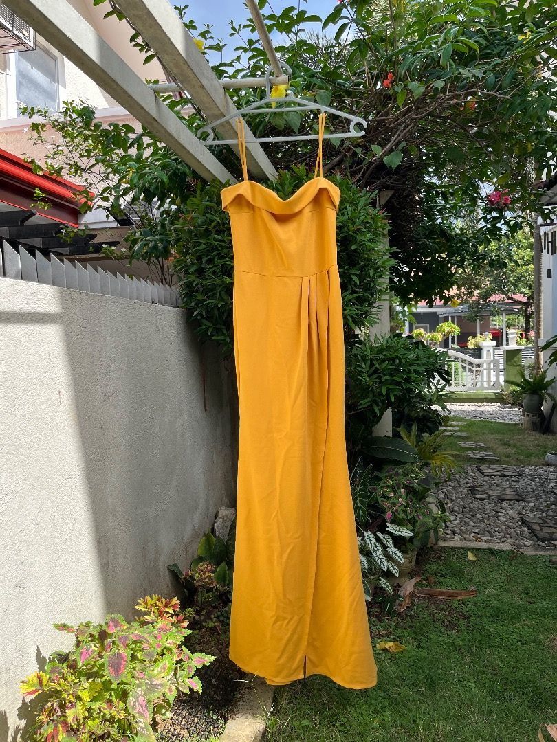 Apartment Eight Ariahs Gown (Category: Evening dresses & gowns) located in Antipolo. Submitted by andyroid (Listing ID 1328274758, Image 2). Description: Only worn once! Original price: PHP 3,980 Size: Small (size chart in gallery) Color: Mustard Stretchable fabric, very comfortable Flaw: Unnoticeable minor fabric pilling on skirt back (see photo) Apartment Eight listing: https://apartment8clothing.com/collections/gowns/products/ariahs-gown?varia