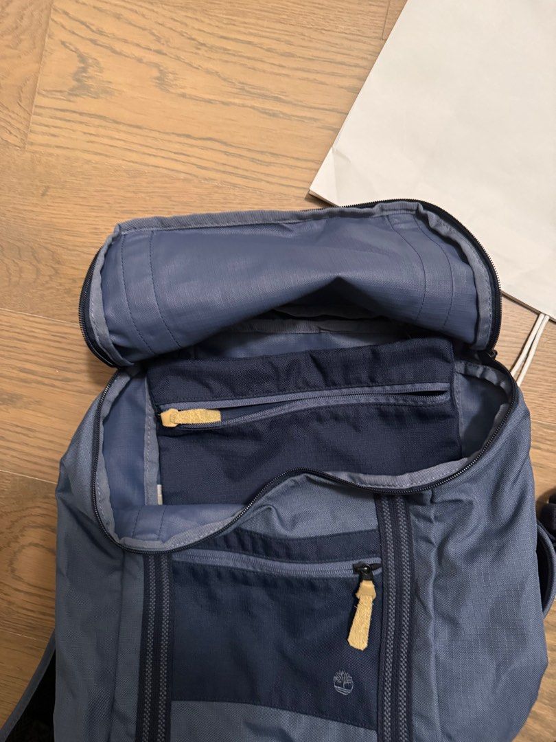 Backpack (Category: Backpacks) located in Singapore. Submitted by ivy03 (Listing ID 1328385141, Image 3). Description: .