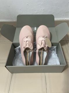 (Category: ) located in . Submitted by om.closet (Listing ID 1328299306, Image 1). Description: .