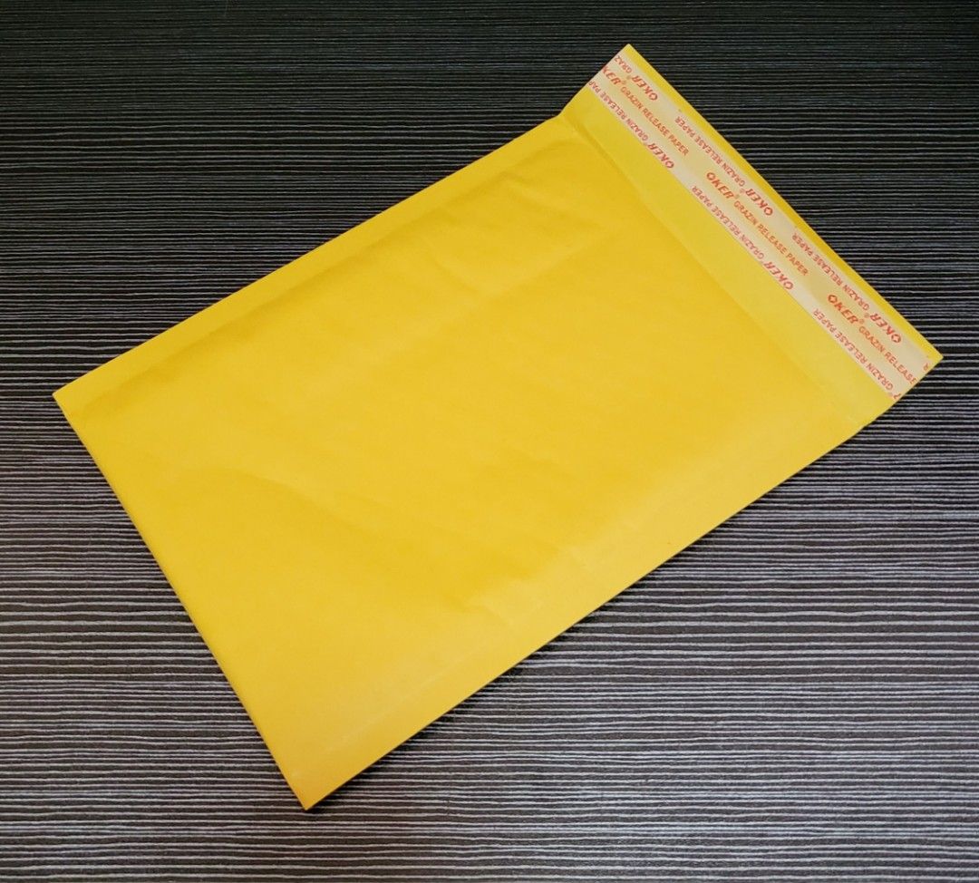 Bubble envelope (Category: Everything Else) located in Singapore. Submitted by xiaohui87.1 (Listing ID 1328268258, Image 1). Description: Manila Bubble Envelopes Size: 15cm x 22cm 1 set x 25pc.