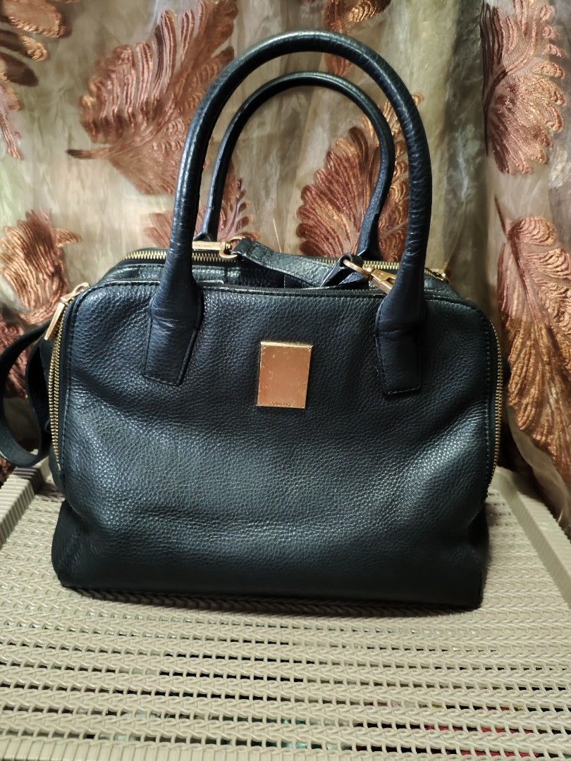 Couronne 2 wag bag (Category: Luxury Bags & Wallets) located in San Fernando. Submitted by brandeddeclutter. (Listing ID 1328295894, Image 1). Description: black couronne bag genuine leather with sign of use s handle part no major flaws.