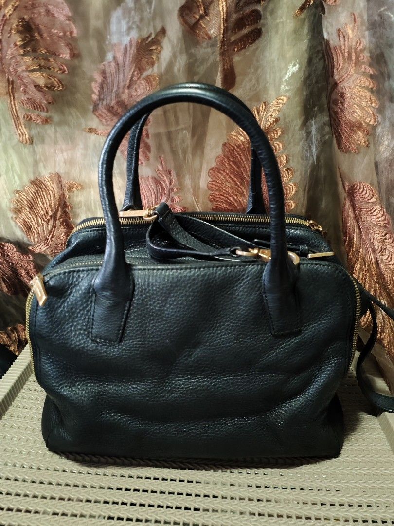 Couronne 2 wag bag (Category: Luxury Bags & Wallets) located in San Fernando. Submitted by brandeddeclutter. (Listing ID 1328295894, Image 2). Description: black couronne bag genuine leather with sign of use s handle part no major flaws.