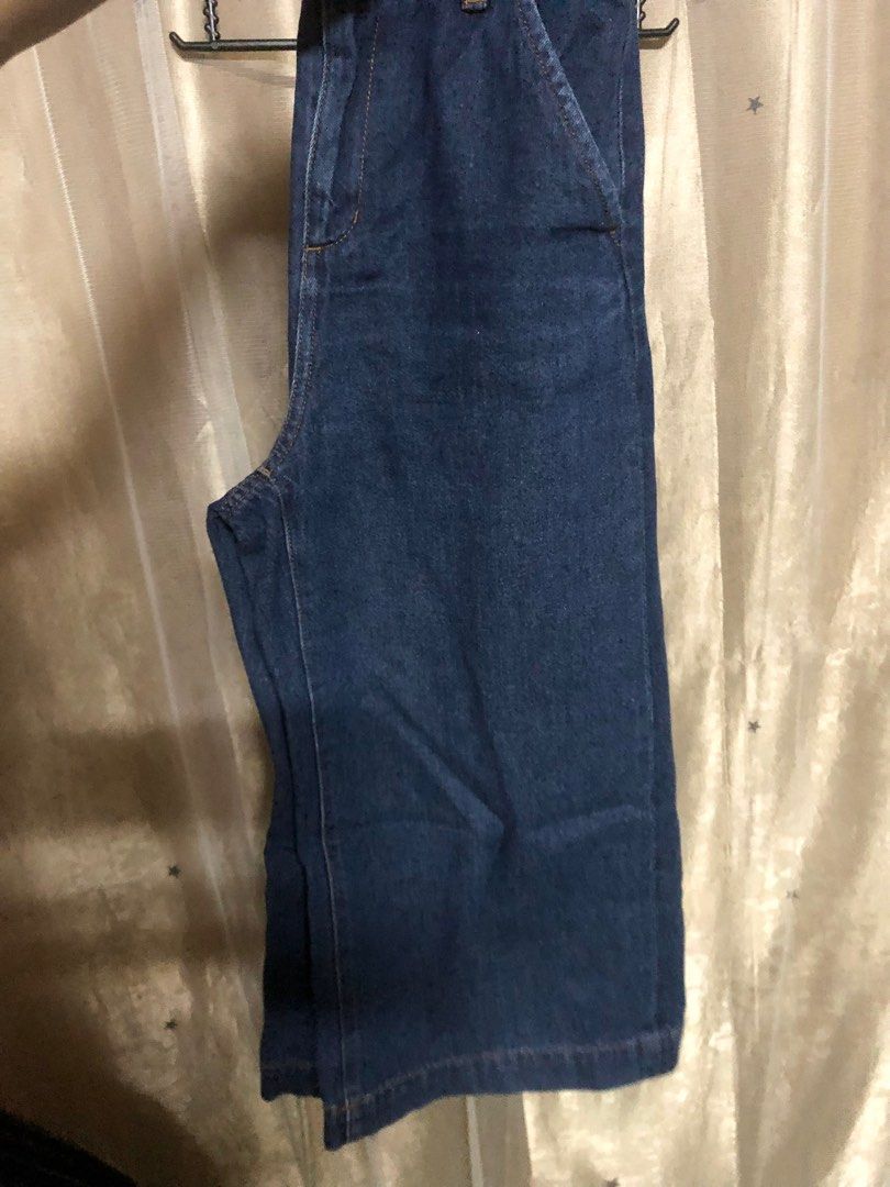 dark denim wide leg pants (Category: Jeans) located in Taguig. Submitted by hanzdeclutter (Listing ID 1328342549, Image 1). Description: used twice :) hard denim , not stretchy highwaist size 25 length - 30.5 inches *last photo is my actual when worn my height is 5'1 for reference pay first - gcash j&t sf starts at ₱45 within metro manila 📍Taguig.