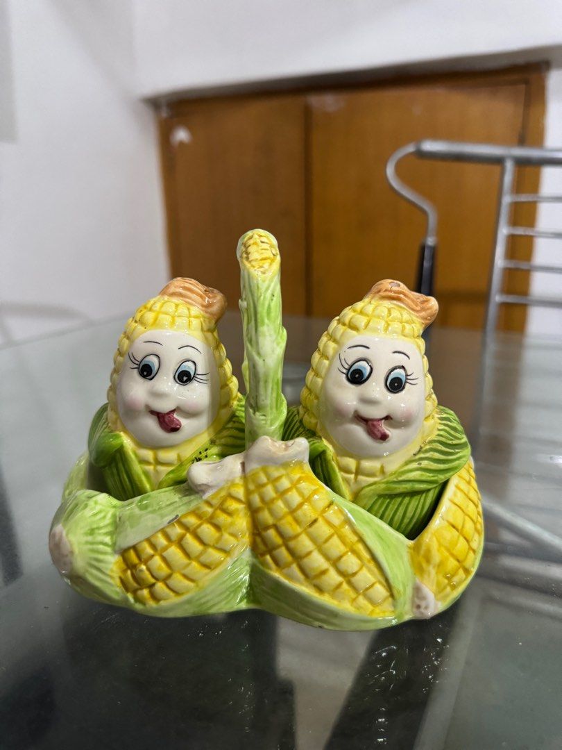 Eclectic Corn Salt and Pepper (Category: Other Kitchenware & Tableware) located in Paranaque City. Submitted by cheska_ (Listing ID 1328288368, Image 3). Description: .