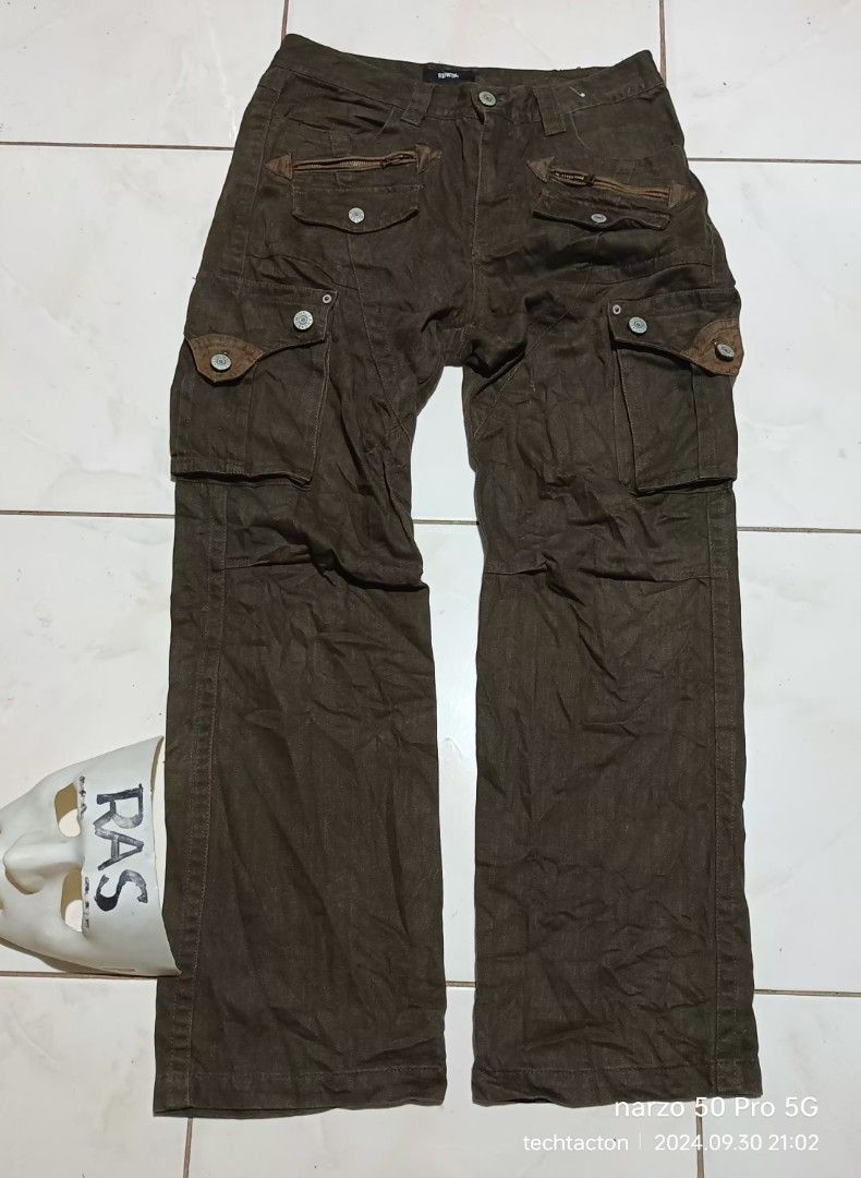 EDWIN cargo jeans (Category: Jeans) located in Santo Tomas. Submitted by pickers_corner (Listing ID 1328377298, Image 1). Description: EDWIN cargo Jeans waist 32 L41 H9 excellent no issue.
