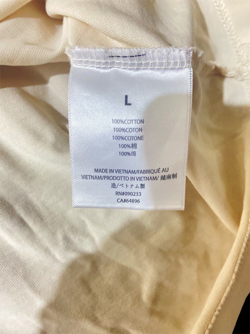 Essentials (Category: Activewear) located in Bangi. Submitted by emonbundle (Listing ID 1328411523, Image 3). Description: Pit 25 Labuh 30 On Tag Size L Made in Vietnam Datang sekali dengan dusk bag.