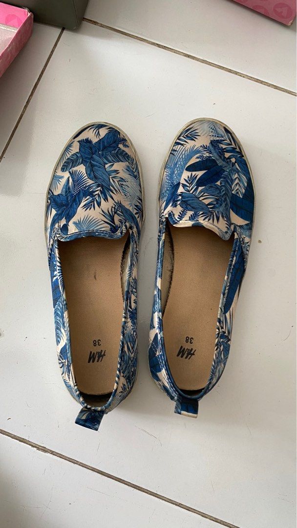 H M sepatu sandal casual