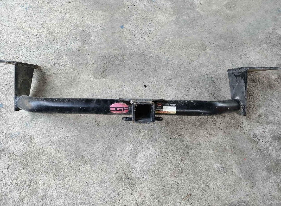 Hyundai Elantra tow hits (Category: Other Automotive Parts and Accessories) located in Jaen. Submitted by dylanzandro (Listing ID 1328397575, Image 2). Description: .
