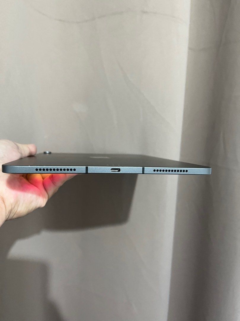 iPad air 4 64gb Wi-Fi + Cellular (Category: iPad) located in Quezon. Submitted by joe89gadgets (Listing ID 1328258876, Image 2). Description: iPad air 4 64gb Wi-Fi + Cellular 100% Smooth 100% No issue Working touch id Working true tone Good battery life Check test meet up Package Replacement box Charger Clear case Tempered glass.