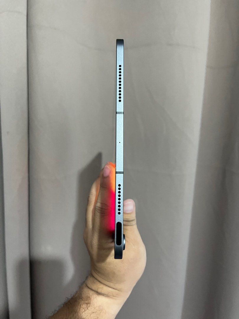 iPad air 4 64gb Wi-Fi + Cellular (Category: iPad) located in Quezon. Submitted by joe89gadgets (Listing ID 1328258876, Image 3). Description: iPad air 4 64gb Wi-Fi + Cellular 100% Smooth 100% No issue Working touch id Working true tone Good battery life Check test meet up Package Replacement box Charger Clear case Tempered glass.