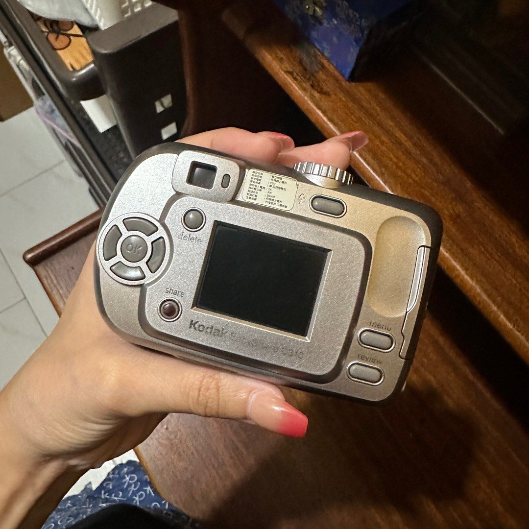 Kodak easyshare c310 (Category: Cameras) located in Angeles City. Submitted by chemrnn (Listing ID 1328354196, Image 3). Description: ✨Rare Kodak easyshare C310✨ 4,800 php •4 megapixel •flash working •all buttons working Reminder: slight signs of usage, no sample pictures since I don’t have sd card onhand Inclusion: strap pouch battery Mode of Delivery: J&T (Shipping fee will be shouldered by the buyer. NO RETURN/REFUND/EXCHANGE!.