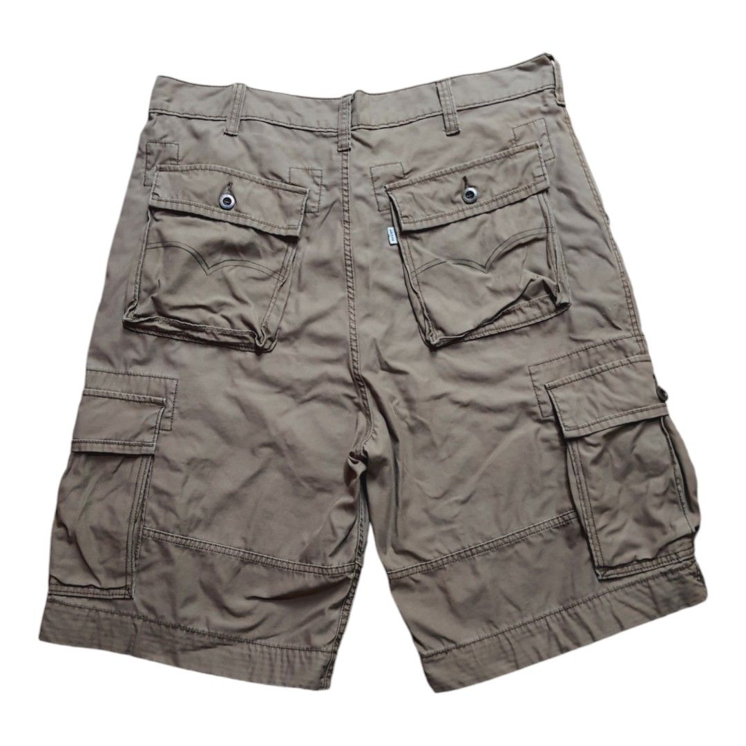 Levi khaki cargo shorts top