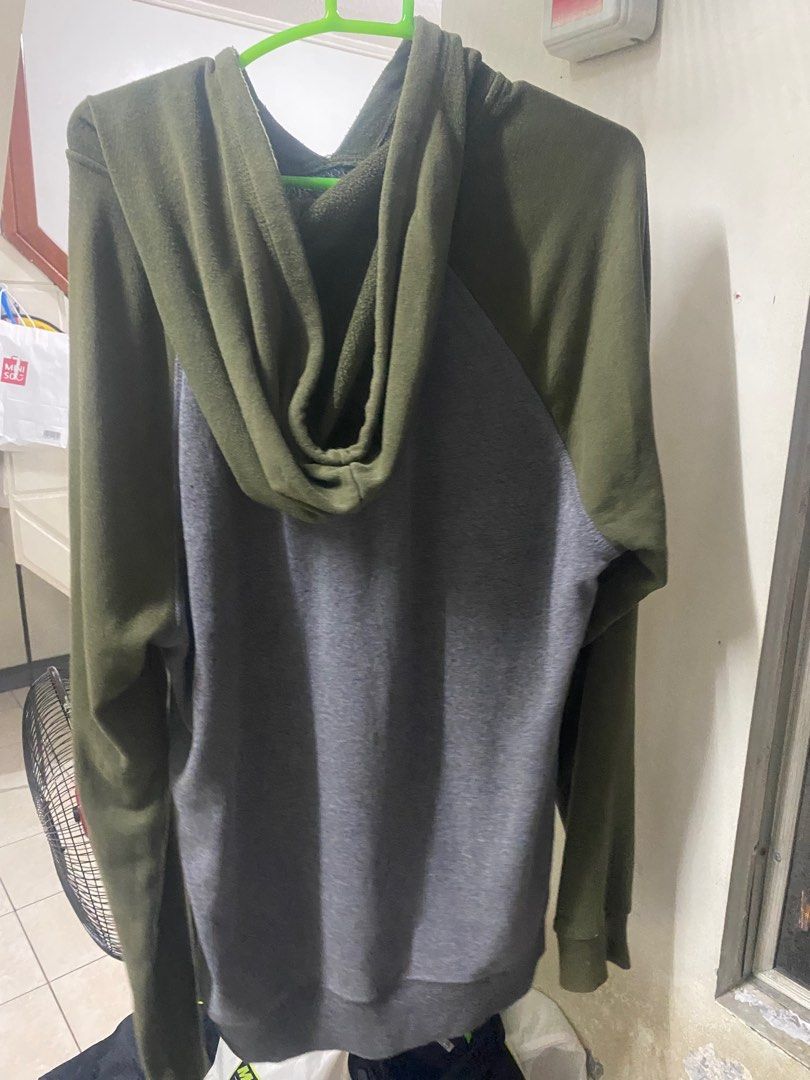 Levis hoodies (Category: Coats, Jackets and Outerwear) located in Pasay City. Submitted by edecer (Listing ID 1328256611, Image 3). Description: .