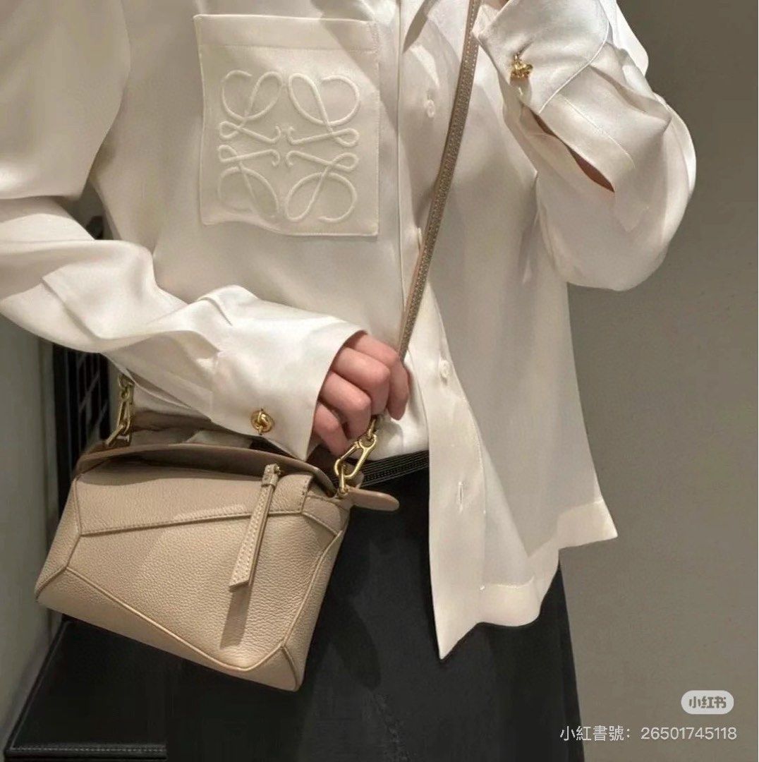 Loewe mini puzzle 沙色, 名牌, 手袋及銀包- Carousell