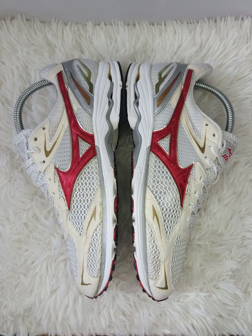 Mizuno Wave Spacer Ar 7uk 26cm Men s Fashion Footwear Casual shoes on Carousell