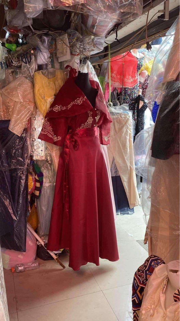 Modern Filipiniana (RENT) (Category: Dresses) located in Makati City. Submitted by onewuh (Listing ID 1328408784, Image 1). Description: 500 PHP (Rent) + 500 PHP (Deposit) Deposit will be given back if the filipiniana is returned in good condition. For reference, I am 5'3 FT tall.
