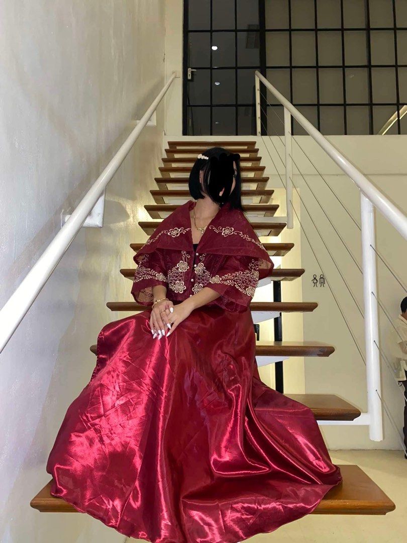 Modern Filipiniana (RENT) (Category: Dresses) located in Makati City. Submitted by onewuh (Listing ID 1328408784, Image 2). Description: 500 PHP (Rent) + 500 PHP (Deposit) Deposit will be given back if the filipiniana is returned in good condition. For reference, I am 5'3 FT tall.