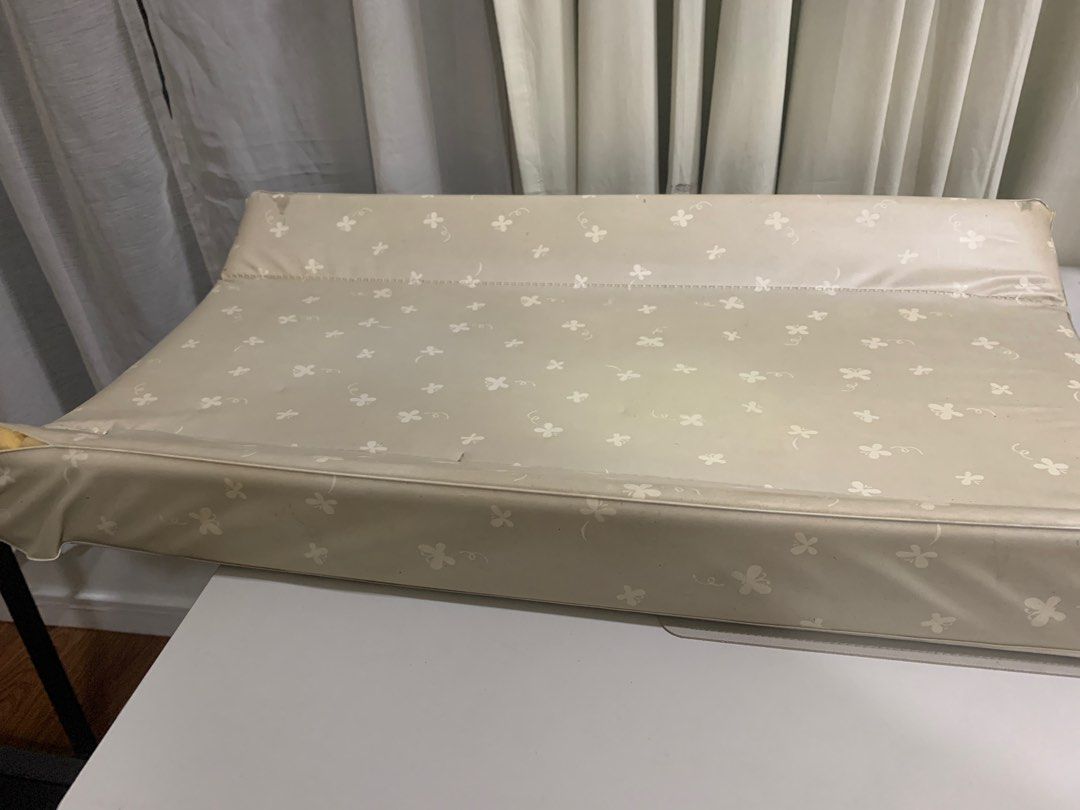 Mothercare Changing pad (Category: Changing Tables & Stations) located in Quezon City. Submitted by chanel81 (Listing ID 1328350737, Image 1). Description: Mothercare changing table pad. Has loose threads as shown on pic. .