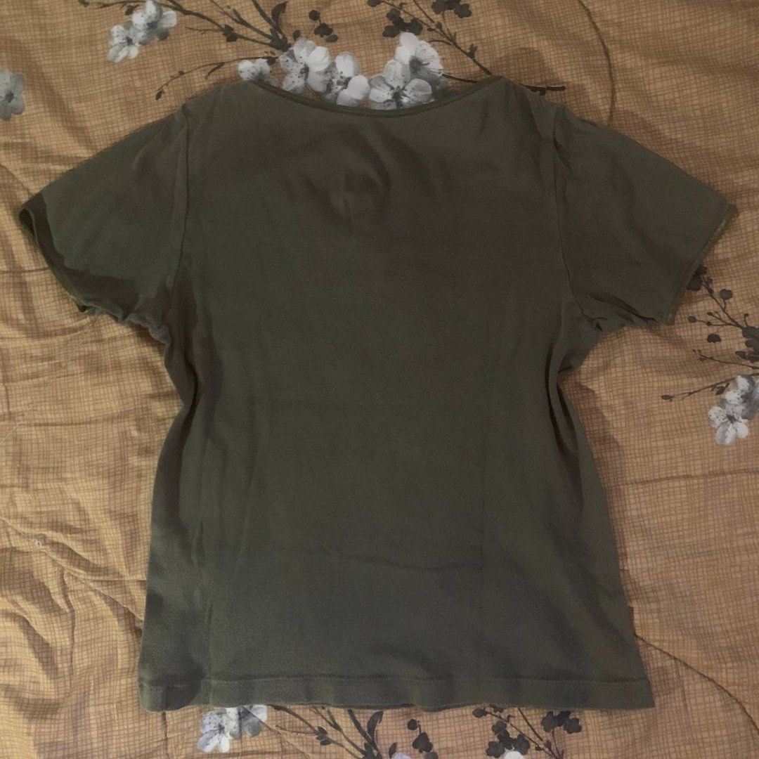 Olive Star Patch Tee (Category: Shirts) located in Kuala Terengganu. Submitted by rue222 (Listing ID 1328325185, Image 3). Description: Measurements (inches) : Length : 19” Pit : 14.5” Shoulder : 12”.