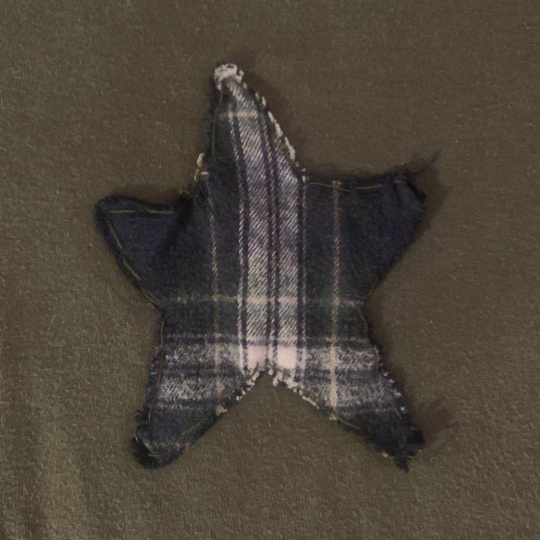 Olive Star Patch Tee (Category: Shirts) located in Kuala Terengganu. Submitted by rue222 (Listing ID 1328325185, Image 2). Description: Measurements (inches) : Length : 19” Pit : 14.5” Shoulder : 12”.