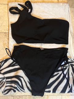 (Category: ) located in . Submitted by egscloset (Listing ID 1328328792, Image 1). Description: .