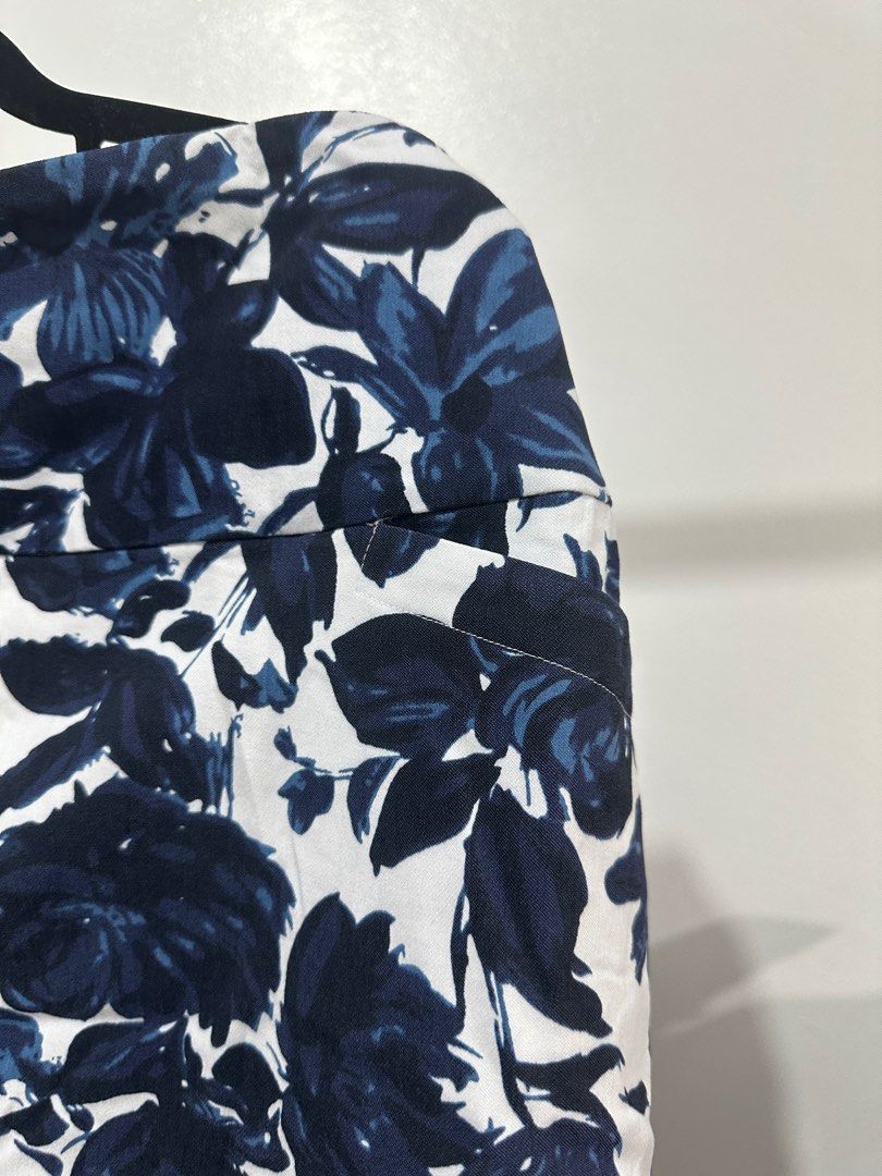 PLUS SIZE FLORAL SKIRT (Category: Skirts) located in Makati City. Submitted by declutterwithjz (Listing ID 1328347682, Image 3). Description: Tag removed but never used .