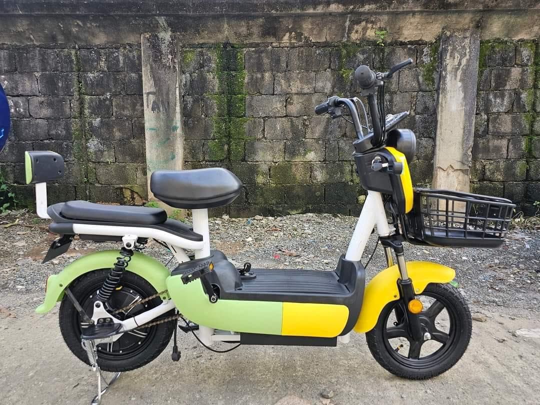 RIO SUPER 103 2 wheels ELECTRIC BIKE (Category: Bicycles) located in Marikina City. Submitted by keionlines85428 (Listing ID 1328341801, Image 3). Description: RIO SUPER 103 2 wheels ELECTRIC BIKE ✅FREE HELMET🪖 ✅FREE SIDE MIRROR ✅Removable Battery ✅With certificate of ownership ❗₱10,500 👌🏼 Specification: ✅48V 12ah ✅Brake system: Drum Brake ✅Power: 350W ✅Top speed:32-40kph ✅Range: 15-30km ✅Tire: 14×2.5 Tubeless ✅Charging: 7-8 hrs ✅With Basket ✅