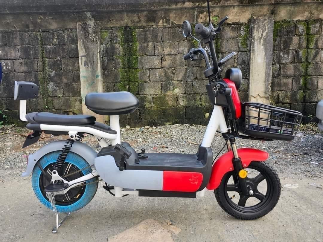 RIO SUPER 103 2 wheels ELECTRIC BIKE (Category: Bicycles) located in Marikina City. Submitted by keionlines85428 (Listing ID 1328341801, Image 2). Description: RIO SUPER 103 2 wheels ELECTRIC BIKE ✅FREE HELMET🪖 ✅FREE SIDE MIRROR ✅Removable Battery ✅With certificate of ownership ❗₱10,500 👌🏼 Specification: ✅48V 12ah ✅Brake system: Drum Brake ✅Power: 350W ✅Top speed:32-40kph ✅Range: 15-30km ✅Tire: 14×2.5 Tubeless ✅Charging: 7-8 hrs ✅With Basket ✅