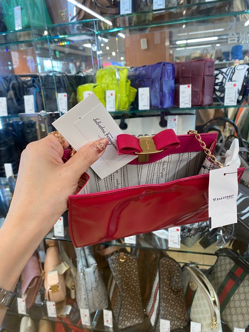 Salvatore ferragamo (Category: Luxury Bags & Wallets) located in Manila. Submitted by jodiluxegold (Listing ID 1328324270, Image 3). Description: Super cute and cheek this deep magenta salvatore pochette. Stylish and elegant perfect for dinner date or for esthetic. .