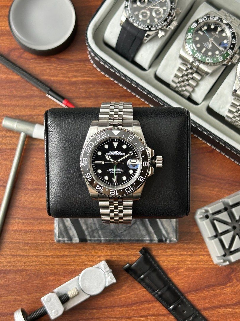 Seiko Black GMT Master ii Seiko Mod Watch (Category: Luxury Watches) located in Quezon City. Submitted by mnl.chll (Listing ID 1328291974, Image 1). Description: Seiko Black GMT Master ii Mod Watch Case: Durable stainless steel Weight: 150g Diameter: 40mm Strap: Customizable (OYSTER/JUBILEE) Luminous: Blue Movement: Seiko NH34A Automatic Mechanical Mode of Payment: BANK/GCASH A ₱1,000 down payment (DP) is required to confirm your order, with the 