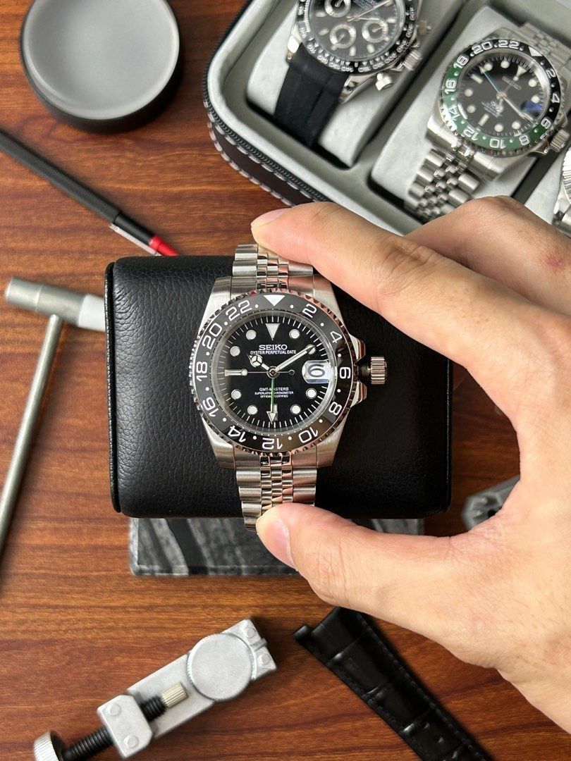 Seiko Black GMT Master ii Seiko Mod Watch (Category: Luxury Watches) located in Quezon City. Submitted by mnl.chll (Listing ID 1328291974, Image 2). Description: Seiko Black GMT Master ii Mod Watch Case: Durable stainless steel Weight: 150g Diameter: 40mm Strap: Customizable (OYSTER/JUBILEE) Luminous: Blue Movement: Seiko NH34A Automatic Mechanical Mode of Payment: BANK/GCASH A ₱1,000 down payment (DP) is required to confirm your order, with the 