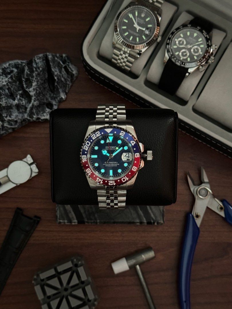 Seiko GMT Master ii Pepsi Watch Seiko Mod (Category: Luxury Watches) located in Quezon City. Submitted by mnl.chll (Listing ID 1328292366, Image 3). Description: Seiko GMT Master ii Pepsi Watch Case: Durable stainless steel Weight: 150g Diameter: 40mm Strap: Customizable (OYSTER/JUBILEE) Luminous: Blue Movement: Seiko NH34A Automatic Mechanical Mode of Payment: BANK/GCASH A ₱1,000 down payment (DP) is required to confirm your order, with the rema