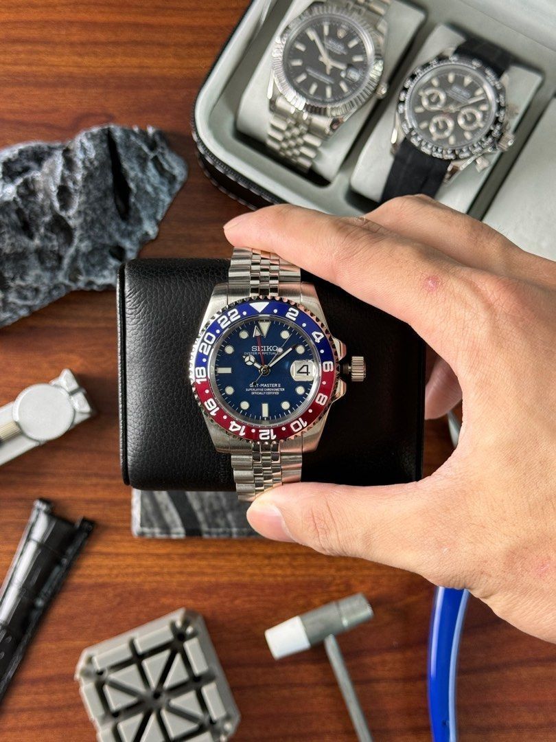 Seiko GMT Master ii Pepsi Watch Seiko Mod (Category: Luxury Watches) located in Quezon City. Submitted by mnl.chll (Listing ID 1328292366, Image 2). Description: Seiko GMT Master ii Pepsi Watch Case: Durable stainless steel Weight: 150g Diameter: 40mm Strap: Customizable (OYSTER/JUBILEE) Luminous: Blue Movement: Seiko NH34A Automatic Mechanical Mode of Payment: BANK/GCASH A ₱1,000 down payment (DP) is required to confirm your order, with the rema