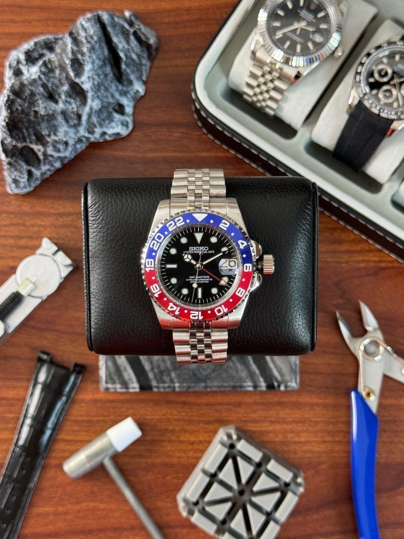 Seiko Pepsi GMT Master ii Seiko Mod Watch (Category: Luxury Watches) located in Quezon City. Submitted by mnl.chll (Listing ID 1328292742, Image 1). Description: Seiko Pepsi GMT Master ii Mod Watch Case: Durable stainless steel Weight: 150g Diameter: 40mm Strap: Customizable (OYSTER/JUBILEE) Luminous: Blue Movement: Seiko NH34A Automatic Mechanical Mode of Payment: BANK/GCASH A ₱1,000 down payment (DP) is required to confirm your order, with the 