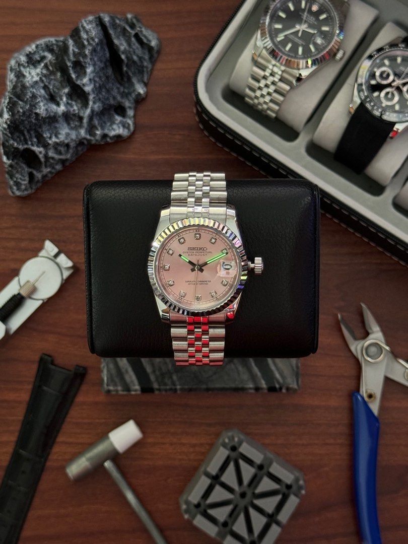 Seiko Pink Diamond Datejust Watch (Category: Luxury Watches) located in Quezon City. Submitted by mnl.chll (Listing ID 1328251229, Image 3). Description: Seiko Pink Diamond Datejust Watch Case: Stainless steel Weight: 150g Diameter: 39mm (also available in 36mm) Strap: Customizable (OYSTER/JUBILEE) Movement: Seiko NH35A Automatic Mode of Payment: BANK/GCASH A ₱2,000 down payment (DP) is required to confirm your order, with the remaining balance t