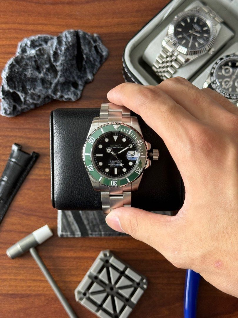 Seiko Starbucks Submariner (Category: Luxury Watches) located in Quezon City. Submitted by mnl.chll (Listing ID 1328251766, Image 2). Description: Seiko Starbucks Submariner Case: Durable stainless steel Weight: 150g Diameter: 40mm Strap: Customizable (OYSTER/JUBILEE) Movement: Seiko NH34A Automatic Mechanical Mode of Payment: BANK/GCASH A ₱2,000 down payment (DP) is required to confirm your order, with the remaining balance to be paid before del