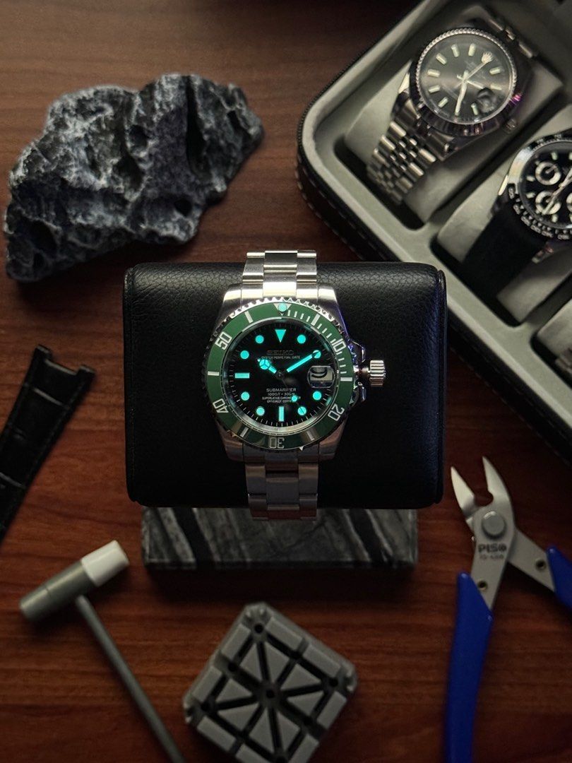 Seiko Starbucks Submariner (Category: Luxury Watches) located in Quezon City. Submitted by mnl.chll (Listing ID 1328251766, Image 3). Description: Seiko Starbucks Submariner Case: Durable stainless steel Weight: 150g Diameter: 40mm Strap: Customizable (OYSTER/JUBILEE) Movement: Seiko NH34A Automatic Mechanical Mode of Payment: BANK/GCASH A ₱2,000 down payment (DP) is required to confirm your order, with the remaining balance to be paid before del