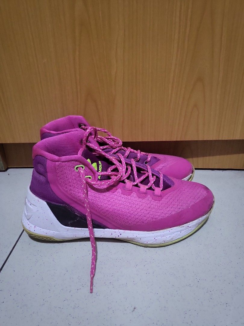 Sepatu basket under armour curry lunar pink, Fesyen Pria, Sepatu