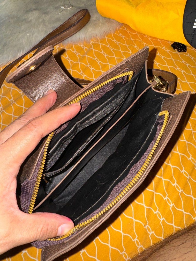 small sling bag gucci (Category: Luxury Bags & Wallets) located in Cavite. Submitted by amaxxingfinds (Listing ID 1328296707, Image 2). Description: ukay finds japan loc bacoor small ling isang dangkal width lenght isang dangkal din with sling zipper and box.