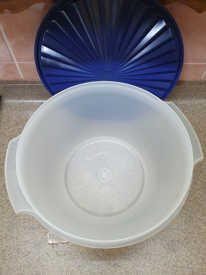 Tupperware (Category: Food Organisation & Storage) located in Singapore. Submitted by thenightowl (Listing ID 1328274157, Image 3). Description: .