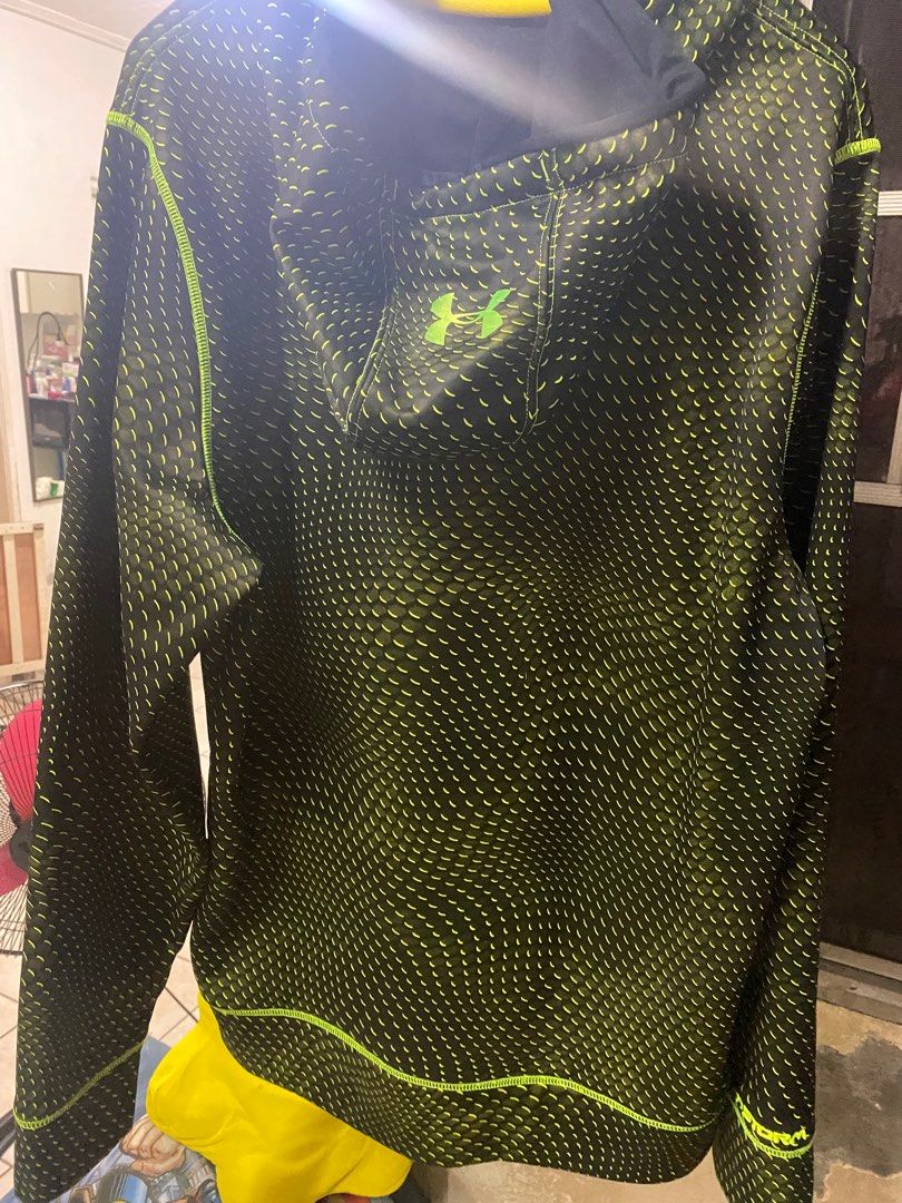 Under armour hoodies (Category: Coats, Jackets and Outerwear) located in Pasay City. Submitted by edecer (Listing ID 1328416881, Image 2). Description: .