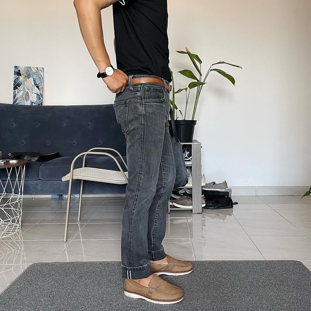 UNIQLO SELVEDGE DENIM SKINNY FIT TAPER BLACK TO GRAY FADING JEANS (30)