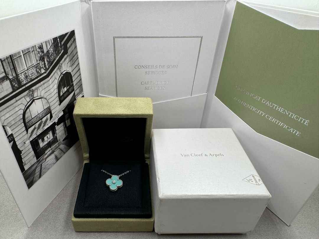 VCA香港高價回收：Van Cleef & Arpels cartier 梵克雅寶 vca 手鏈Bracelet 頸鏈 necklace （分類：徵收）位於 Hong Kong。 由 chloe_luxury_vca 提交（商品編號 1328392058，圖片 2）。簡介： 高價收購全香港澳門大陸免費上門或綫上鑒定 回收範圍：VanCleef&Arpels梵克雅寶vca Bracelet 手鏈necklace頸鏈 1、將照片發送到Whats:9771-4225免費鑑定 2、我們會回覆您回收價格 3、約定交收地點 【港島新界九龍上門回收免費各區上門服務】 【專業人員免費鑒別估價當場現金轉賬結算】。